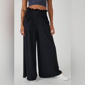 FREE PEOPLE MOVEMENT BLISSED OUT WIDE LEG PANTS - BLACK Sz Med NWT